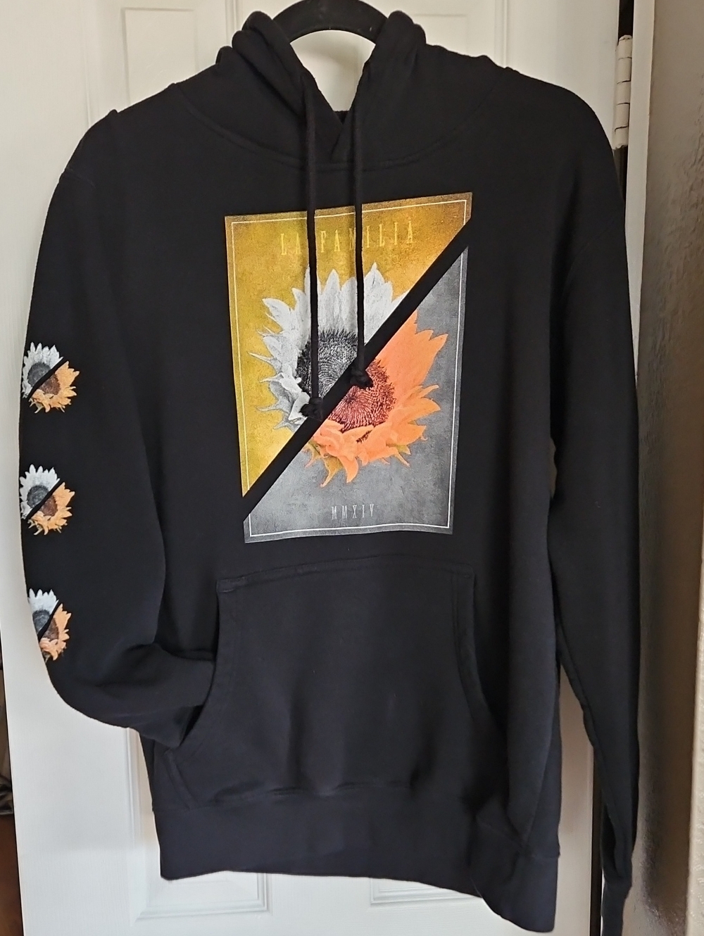La Familia Men's Sunflower Split Graphic Pullover Hoodie Black Sz Medium